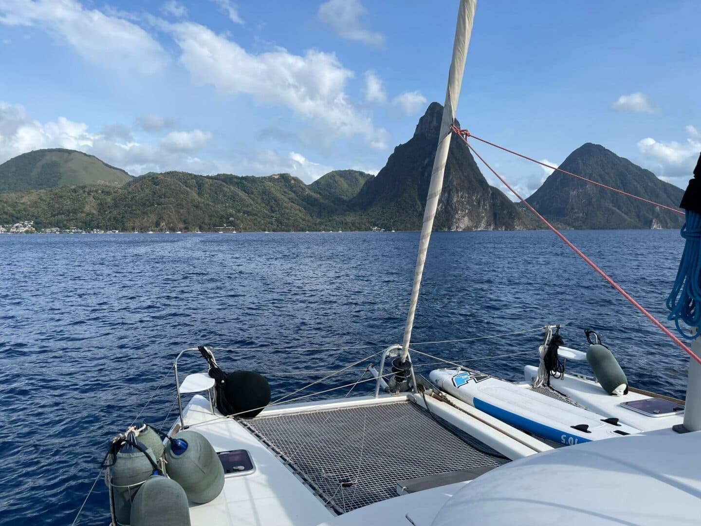 2011-lagoon-380-sail-9376262-20240503050447829-1_XLARGE.jpg