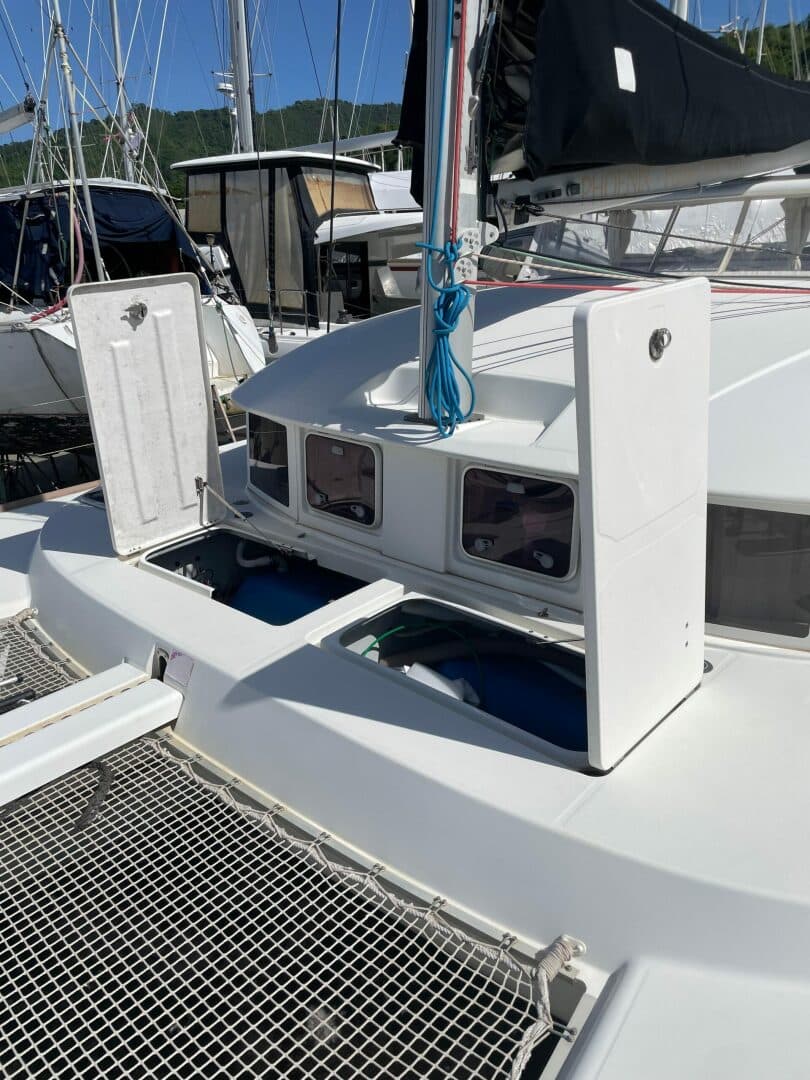 2011-lagoon-380-sail-9376262-20240503050717482-1_XLARGE.jpg