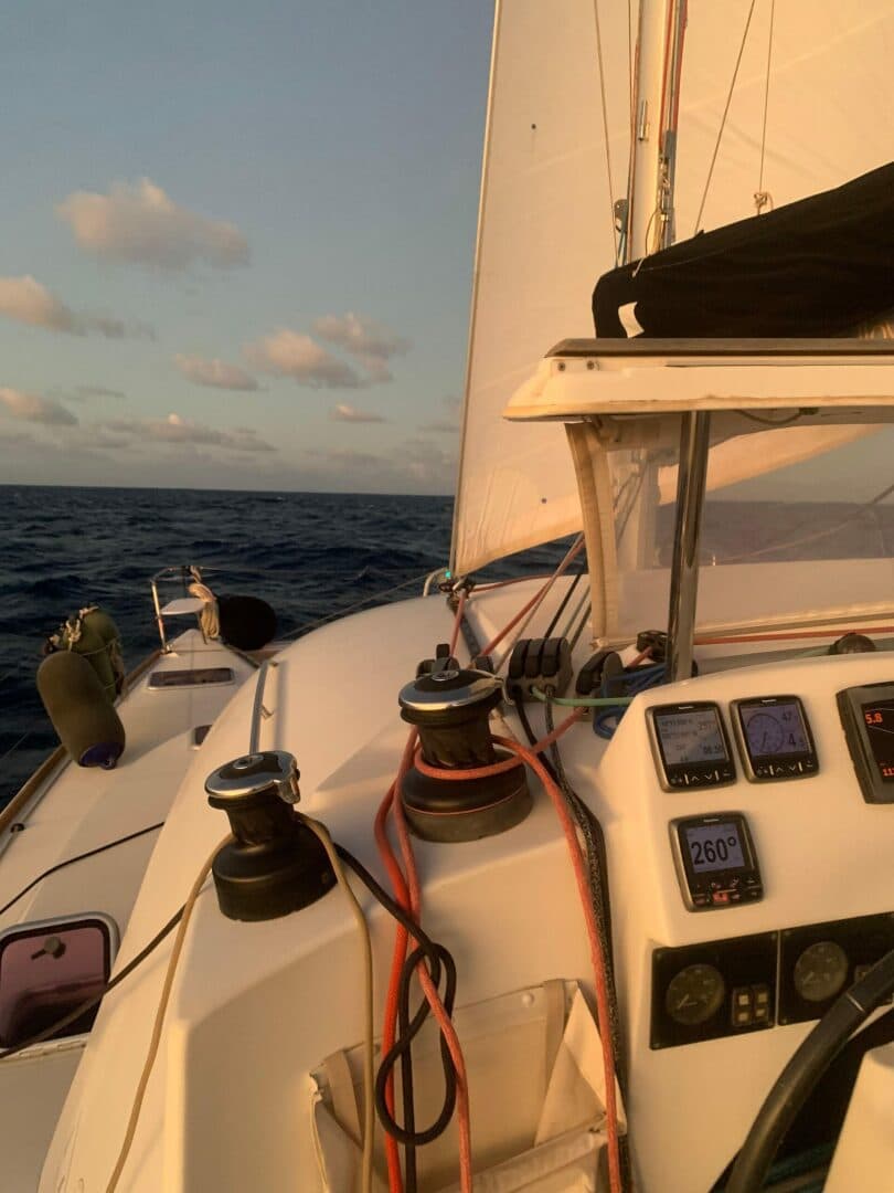 2011-lagoon-380-sail-9376262-20240503051334110-1_XLARGE.jpg