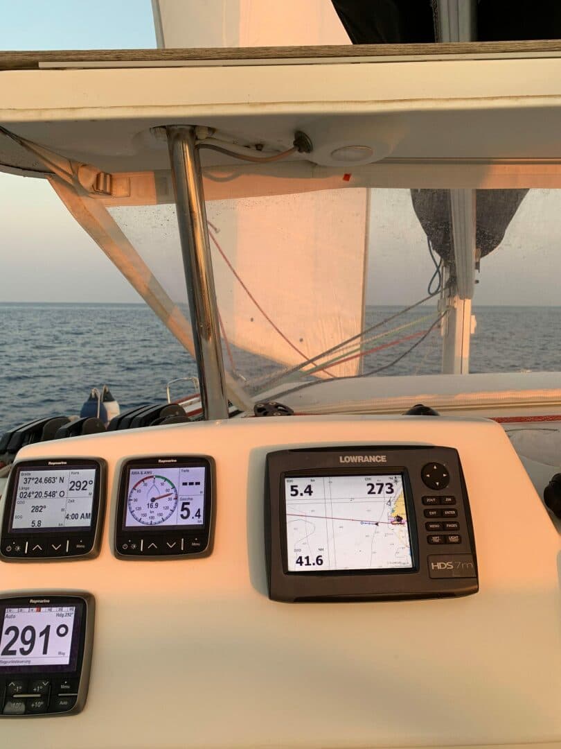 2011-lagoon-380-sail-9376262-20240503051143163-1_XLARGE.jpg