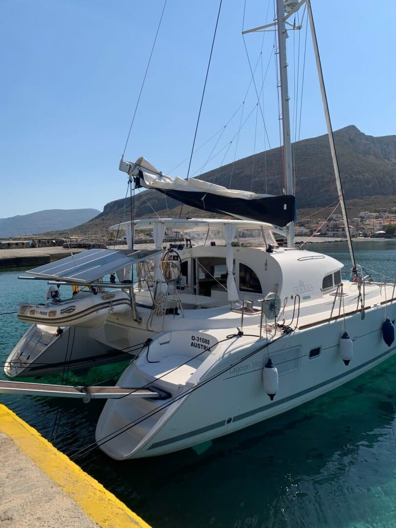 2011-lagoon-380-sail-9376262-20240503051134589-1_XLARGE.jpg