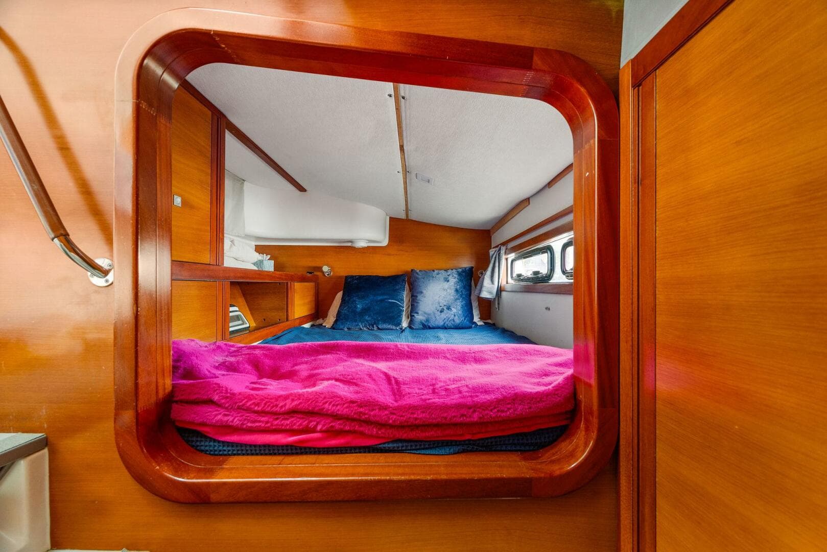 2009-catana-42-owners-version-sail-9421493-20240613121122322-1_XLARGE.jpg