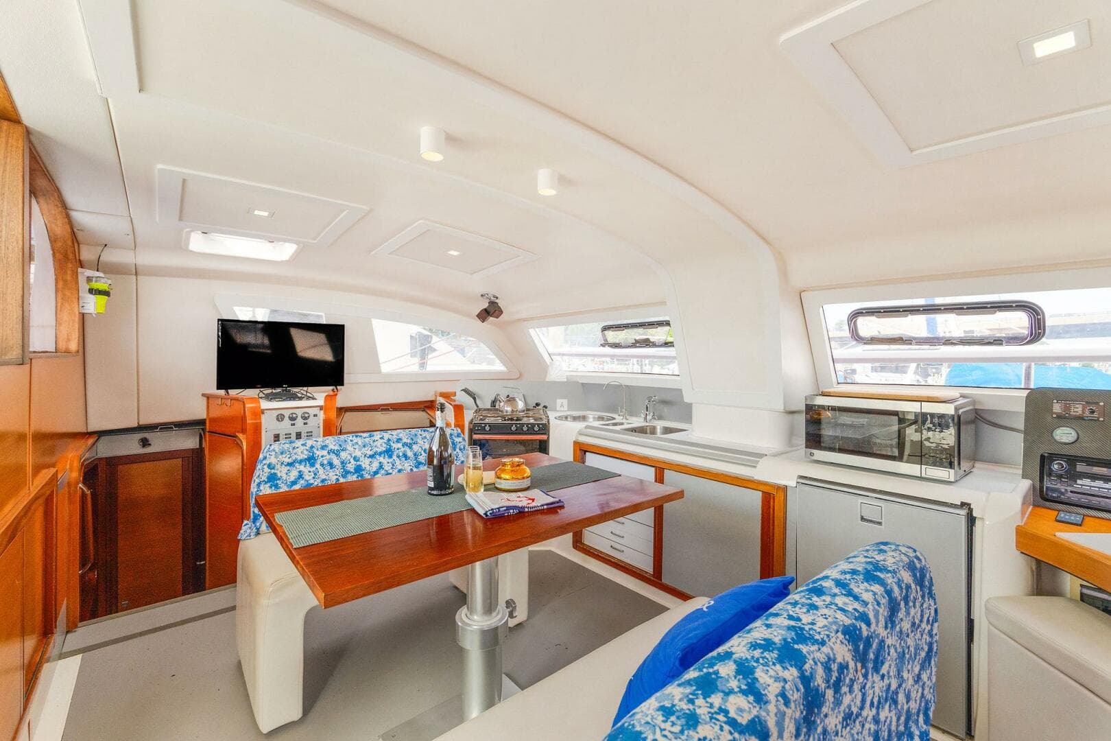 2009-catana-42-owners-version-sail-9421493-20240613121206642-1_XLARGE.jpg