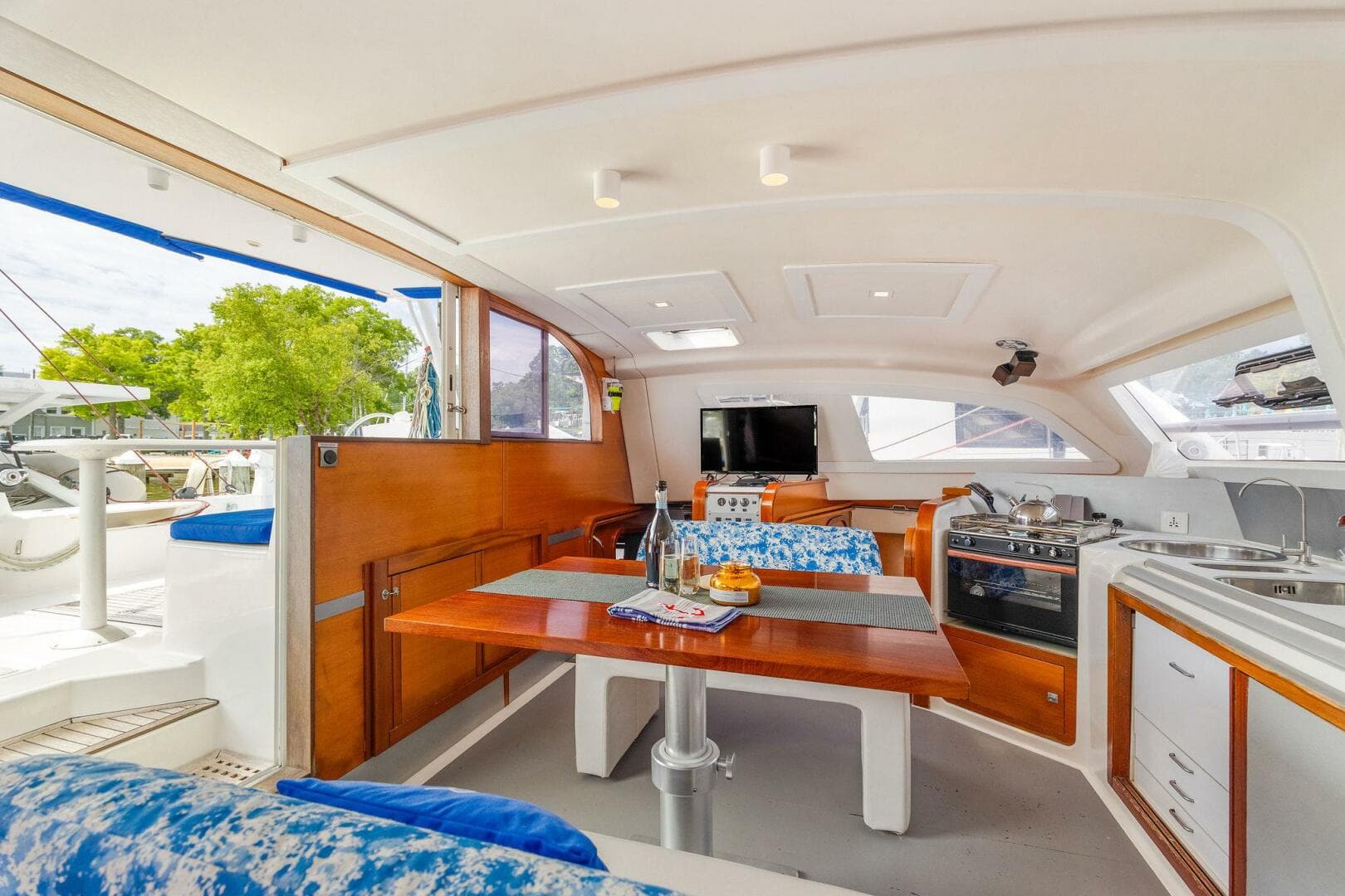 2009-catana-42-owners-version-sail-9421493-20240613121218479-1_XLARGE.jpg