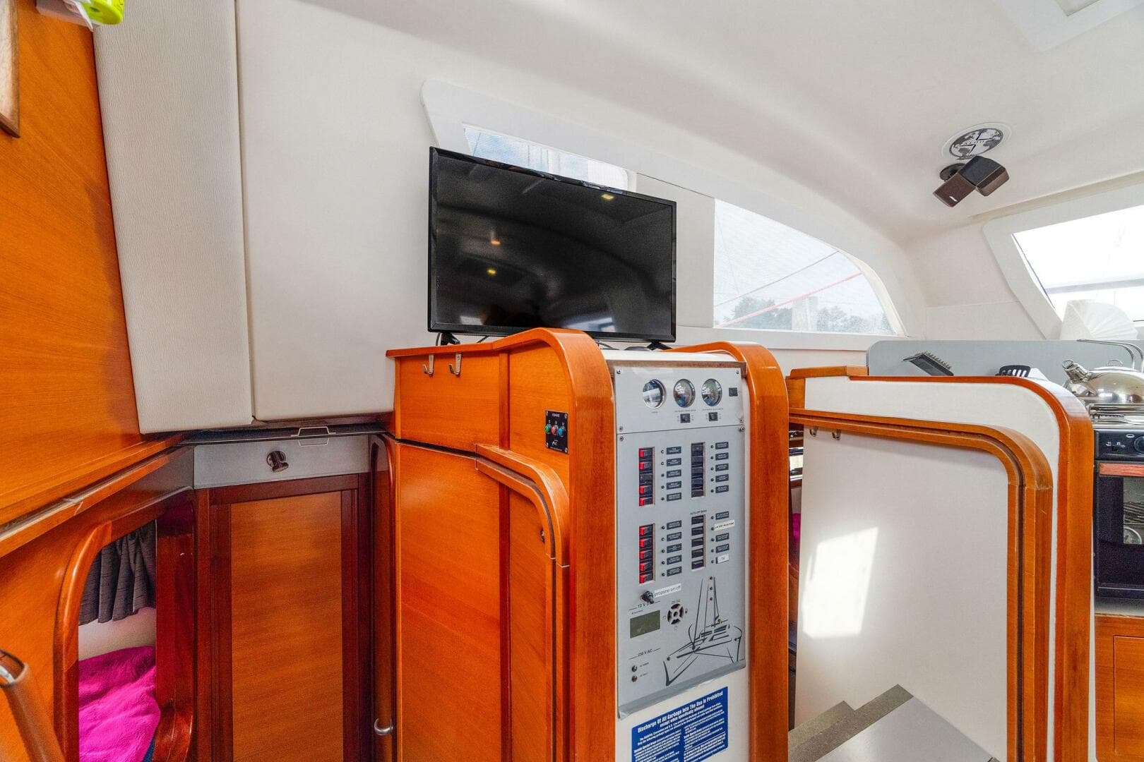 2009-catana-42-owners-version-sail-9421493-20240613121202399-1_XLARGE.jpg