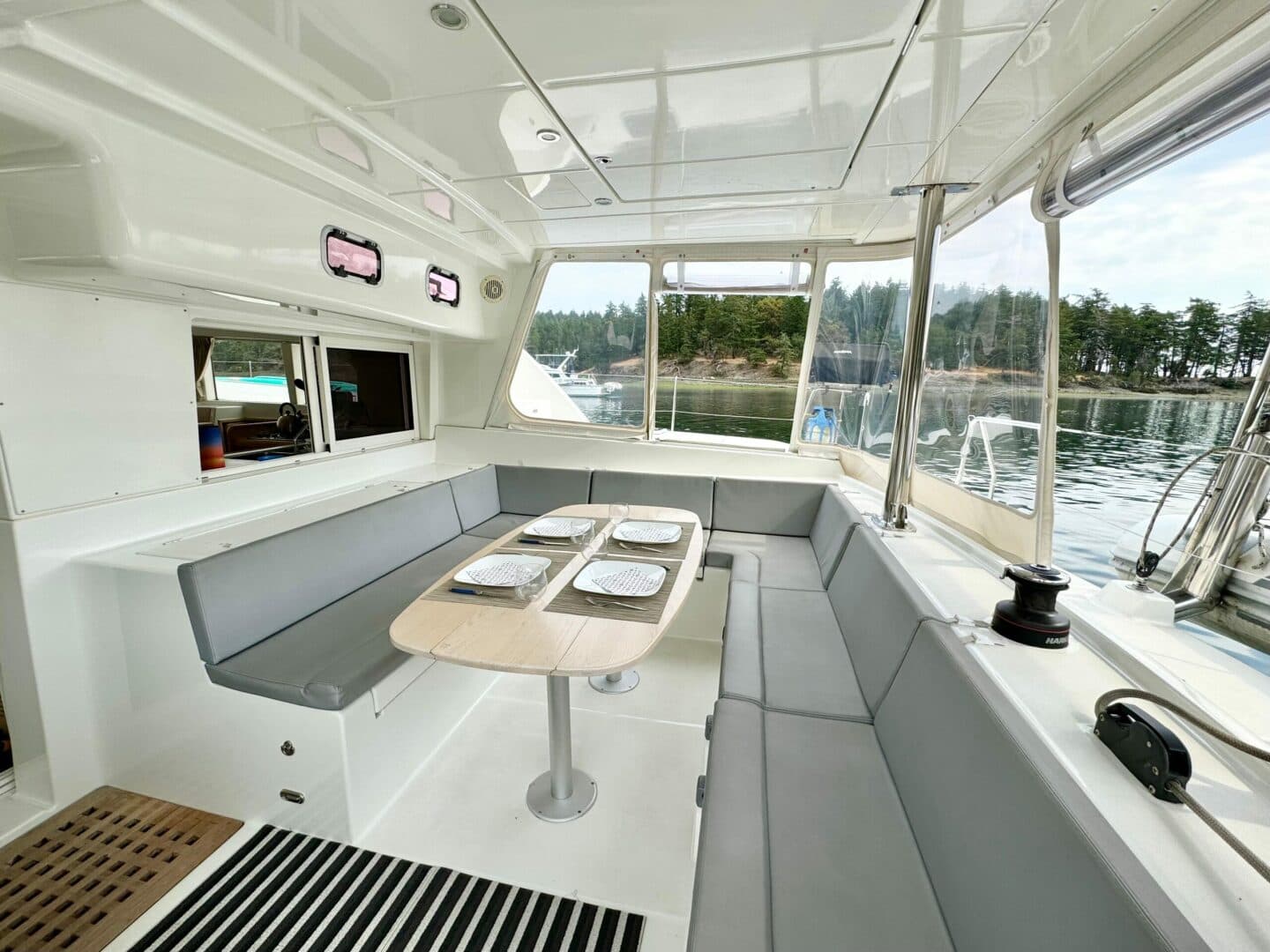2010-lagoon-440-sail-9479856-20240723110521855-1_XLARGE.jpg