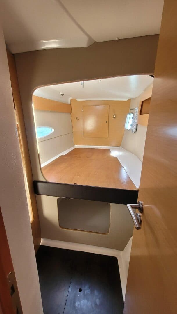 2011-fountaine-pajot-lipari-41-sail-9484664-20240727095101500-1_XLARGE.jpg
