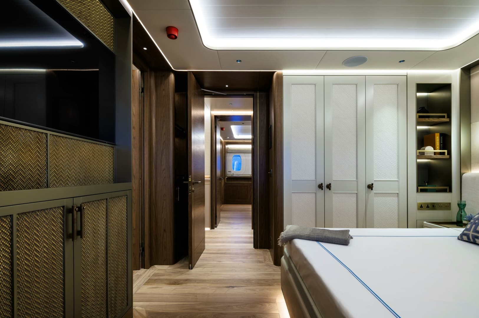 2026 Ares Yachts 