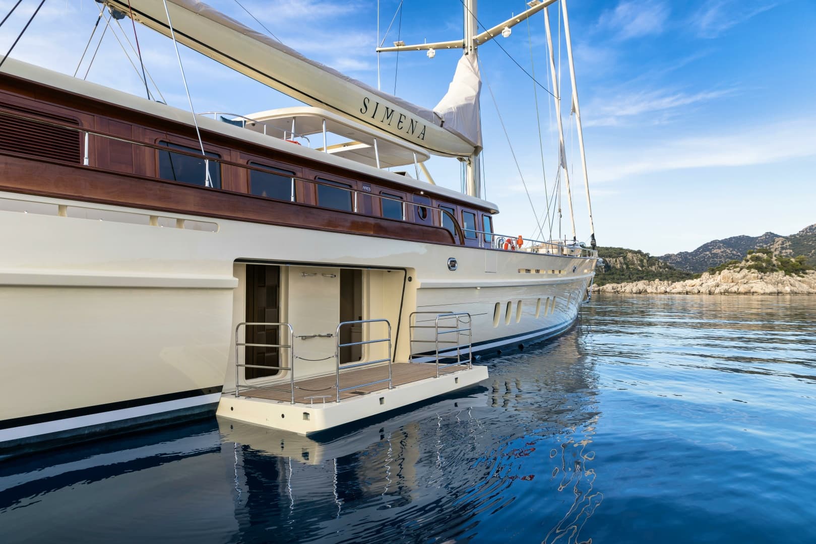 2026 Ares Yachts 