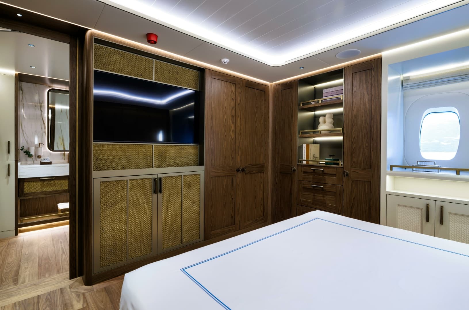 2026 Ares Yachts 