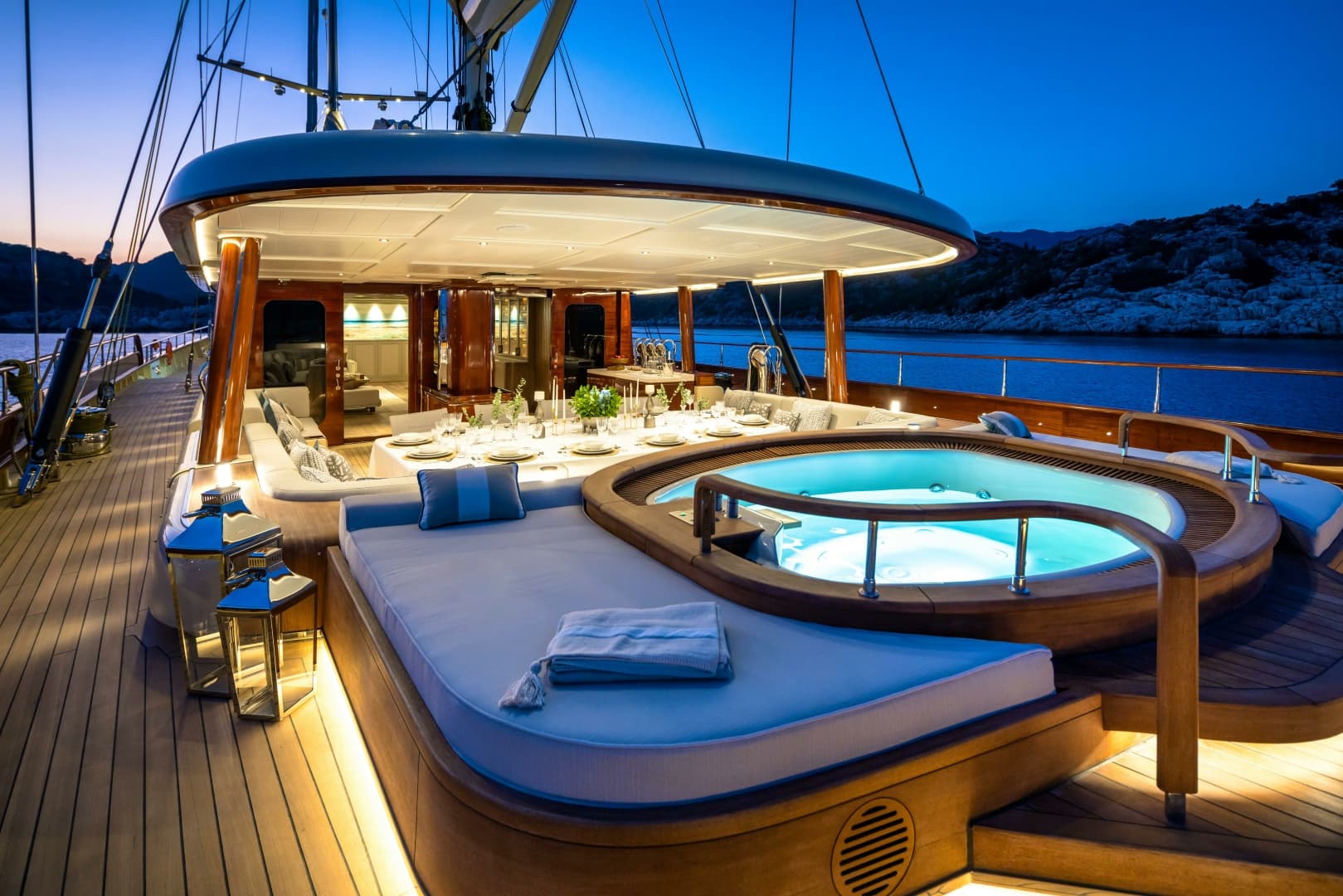 2026 Ares Yachts 