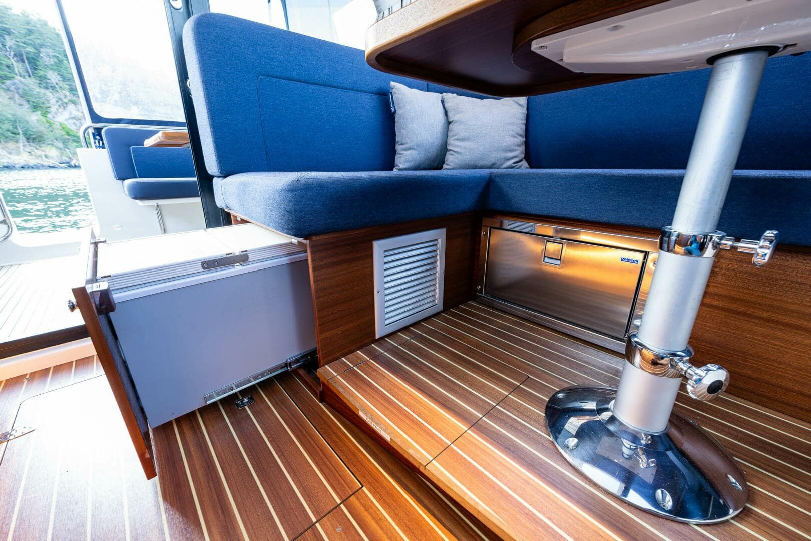 2020 Nimbus 365 Coupe