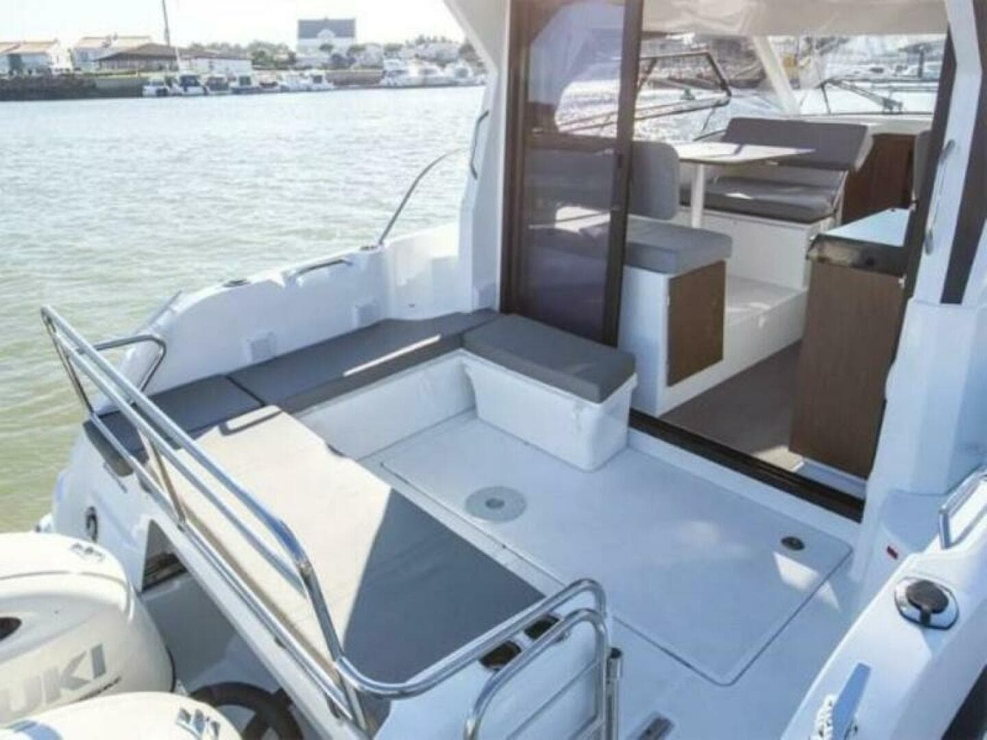 2025 Beneteau Antares 9