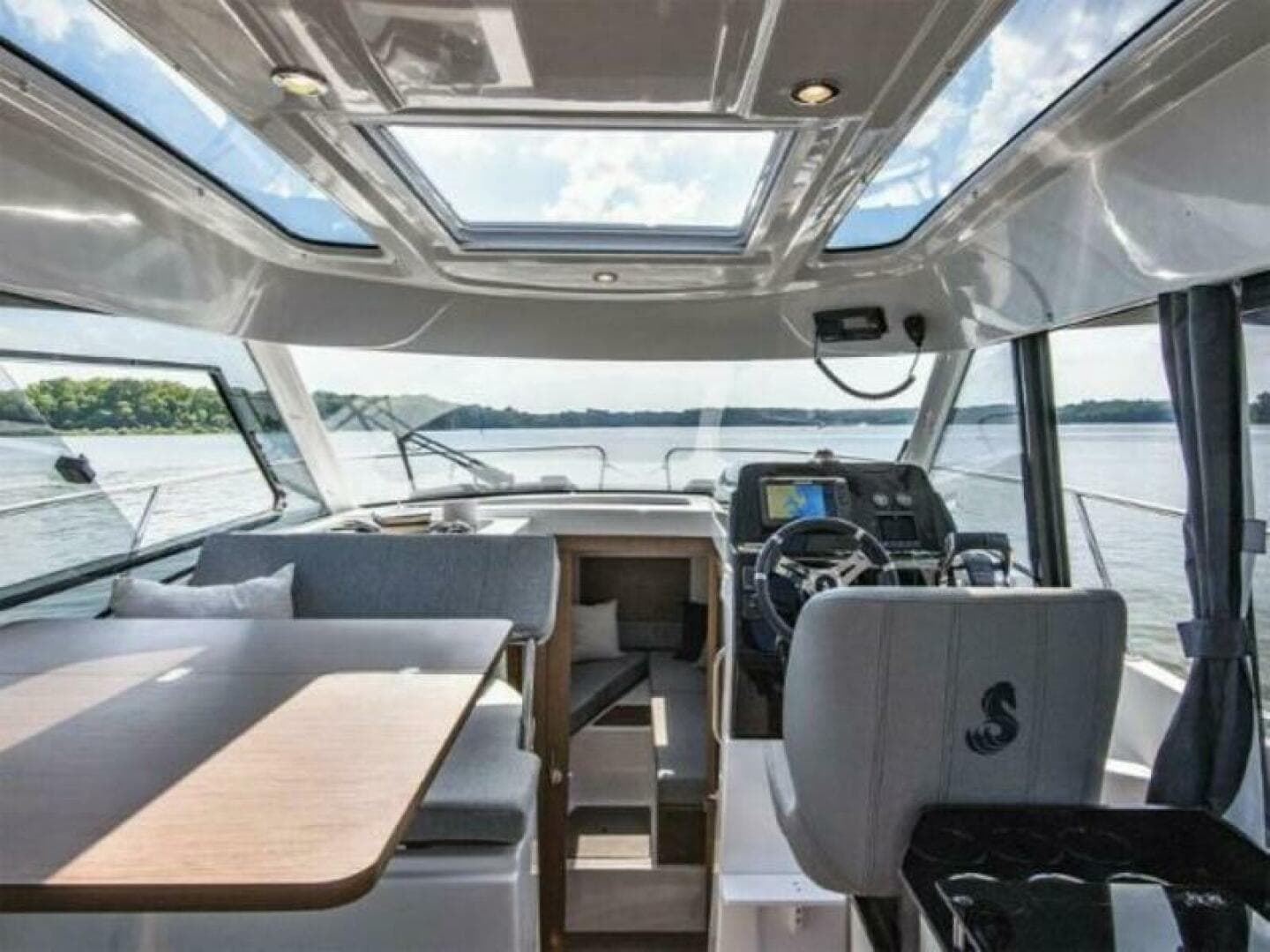 2025 Beneteau Antares 9