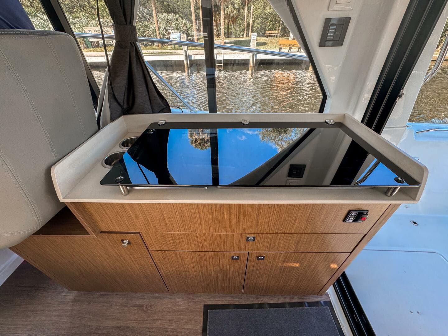 2025 Beneteau Antares 9