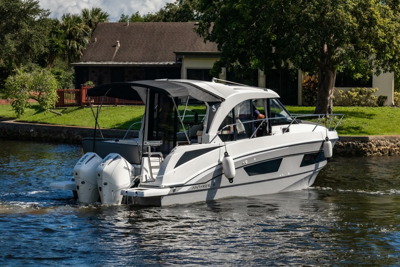 2025 Beneteau Antares 9