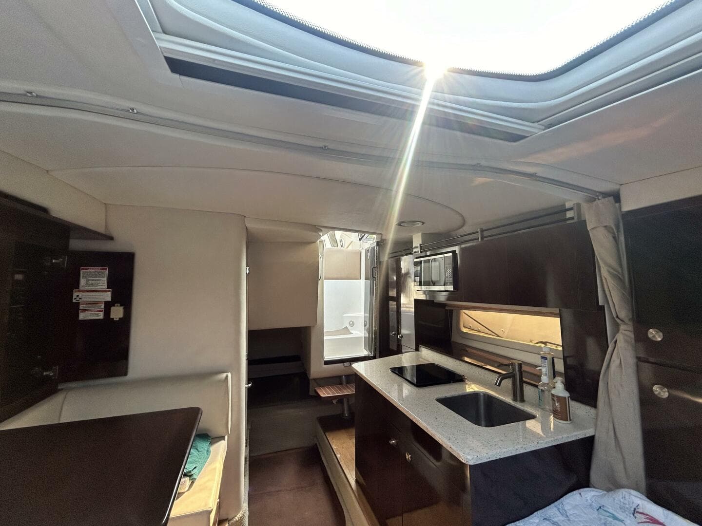 2016 Sea Ray 310 Sundancer