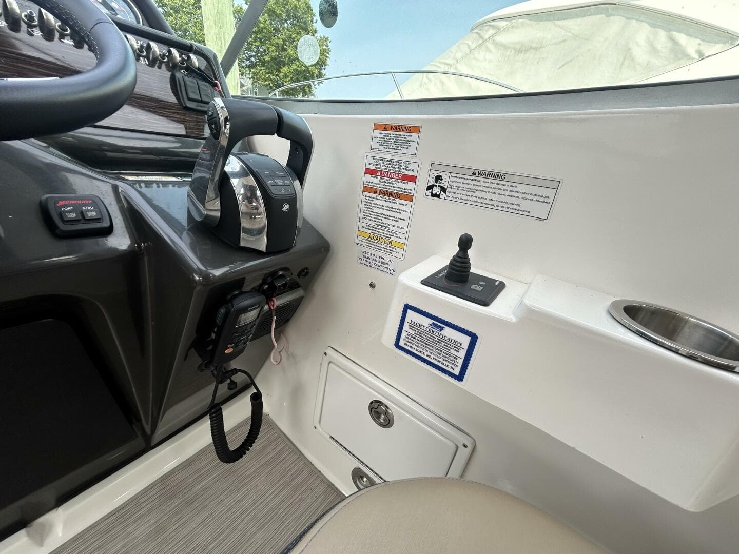 2016 Sea Ray 310 Sundancer