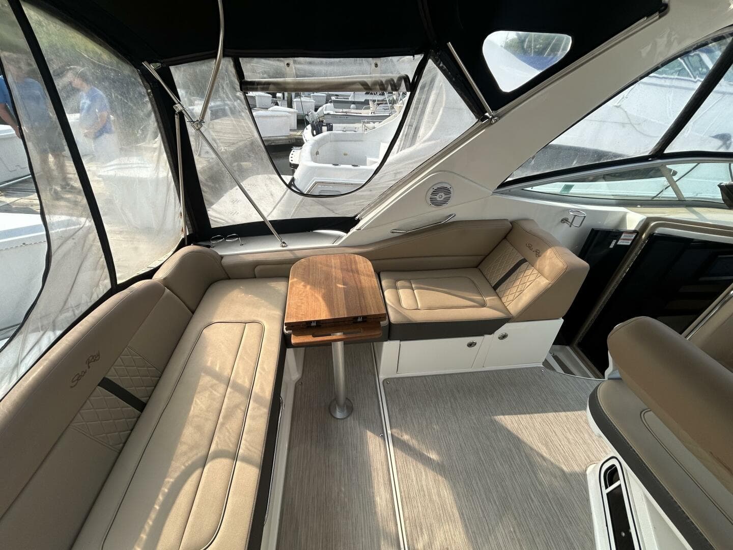 2016 Sea Ray 310 Sundancer