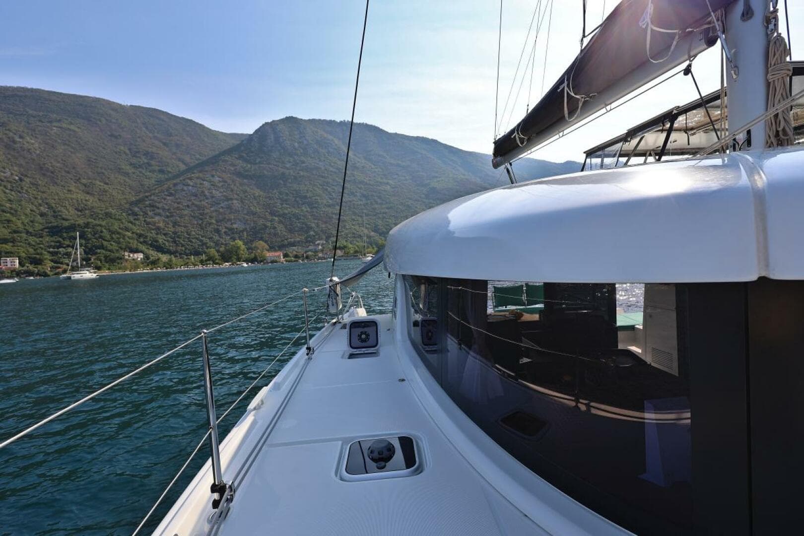 2022-lagoon-42-sail-9525041-20240829062029325-1_XLARGE.jpg