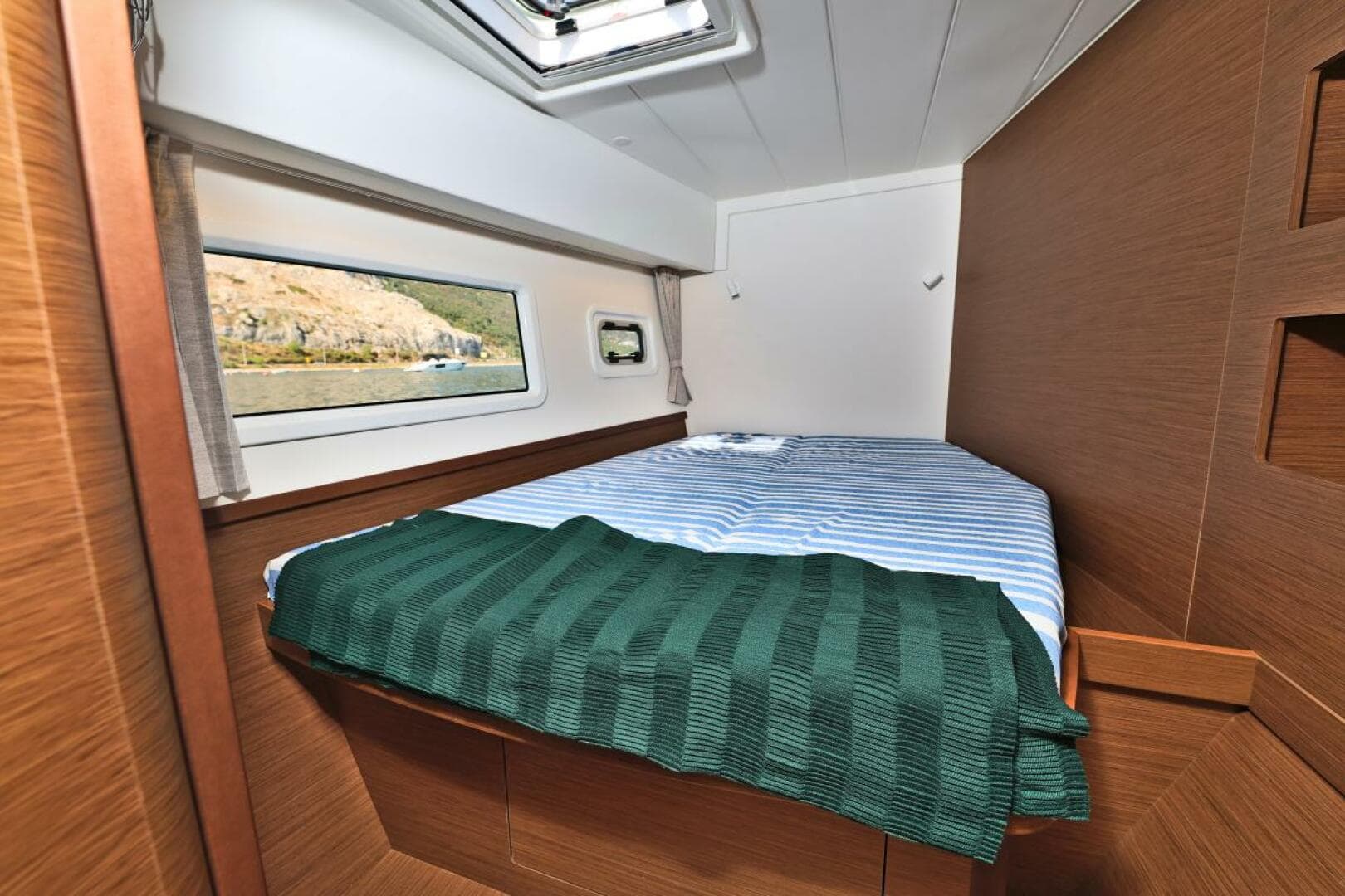 2022-lagoon-42-sail-9525041-20240829062001448-1_XLARGE.jpg