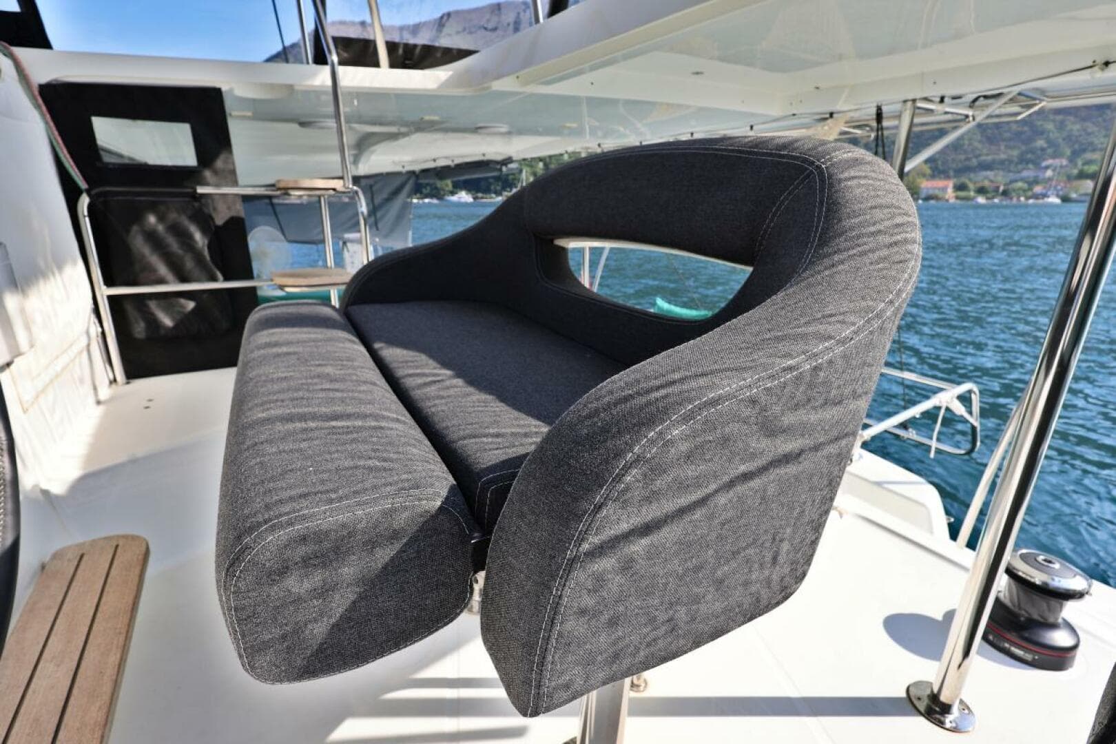 2022-lagoon-42-sail-9525041-20240829062018289-1_XLARGE.jpg