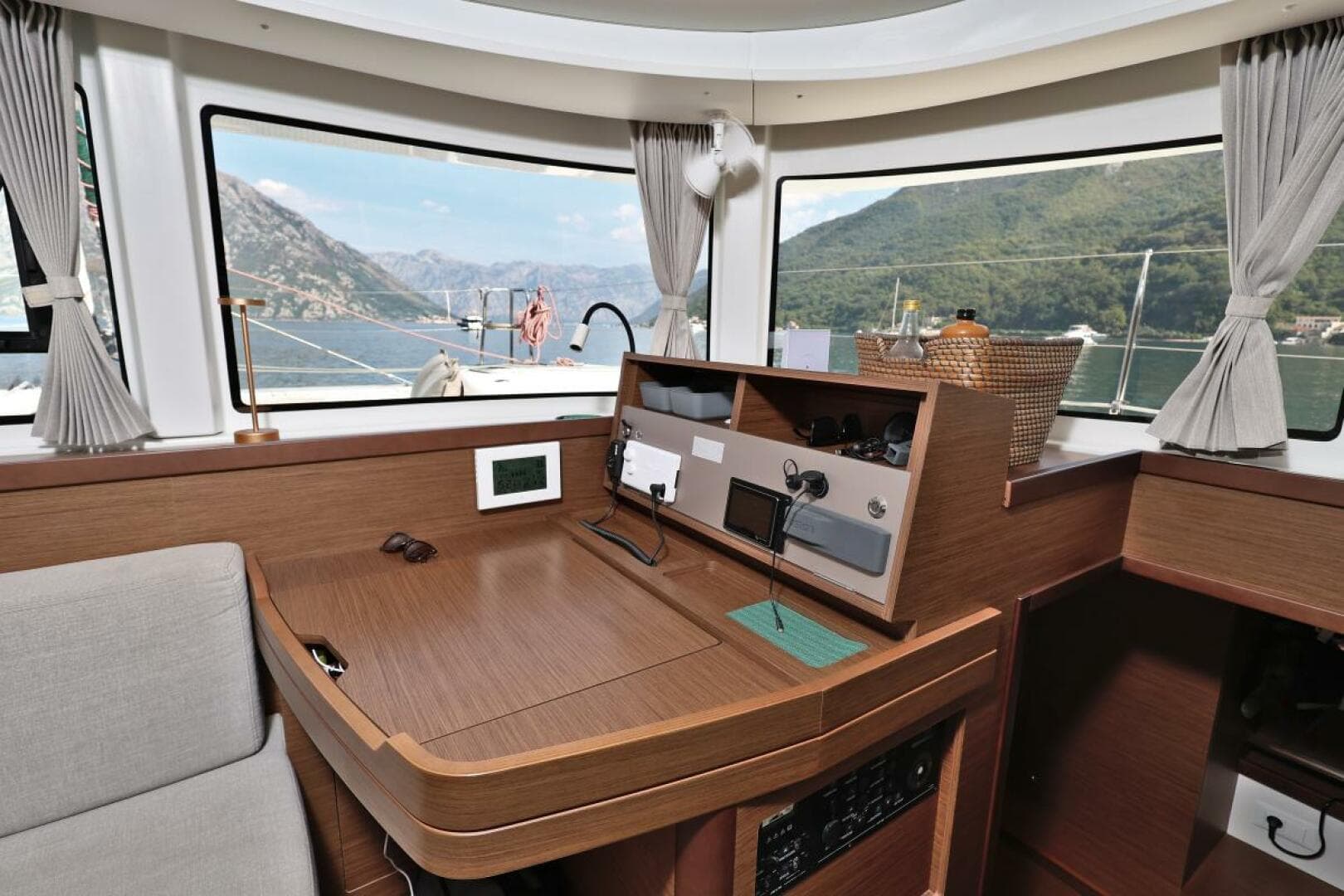 2022-lagoon-42-sail-9525041-20240829062126455-1_XLARGE.jpg