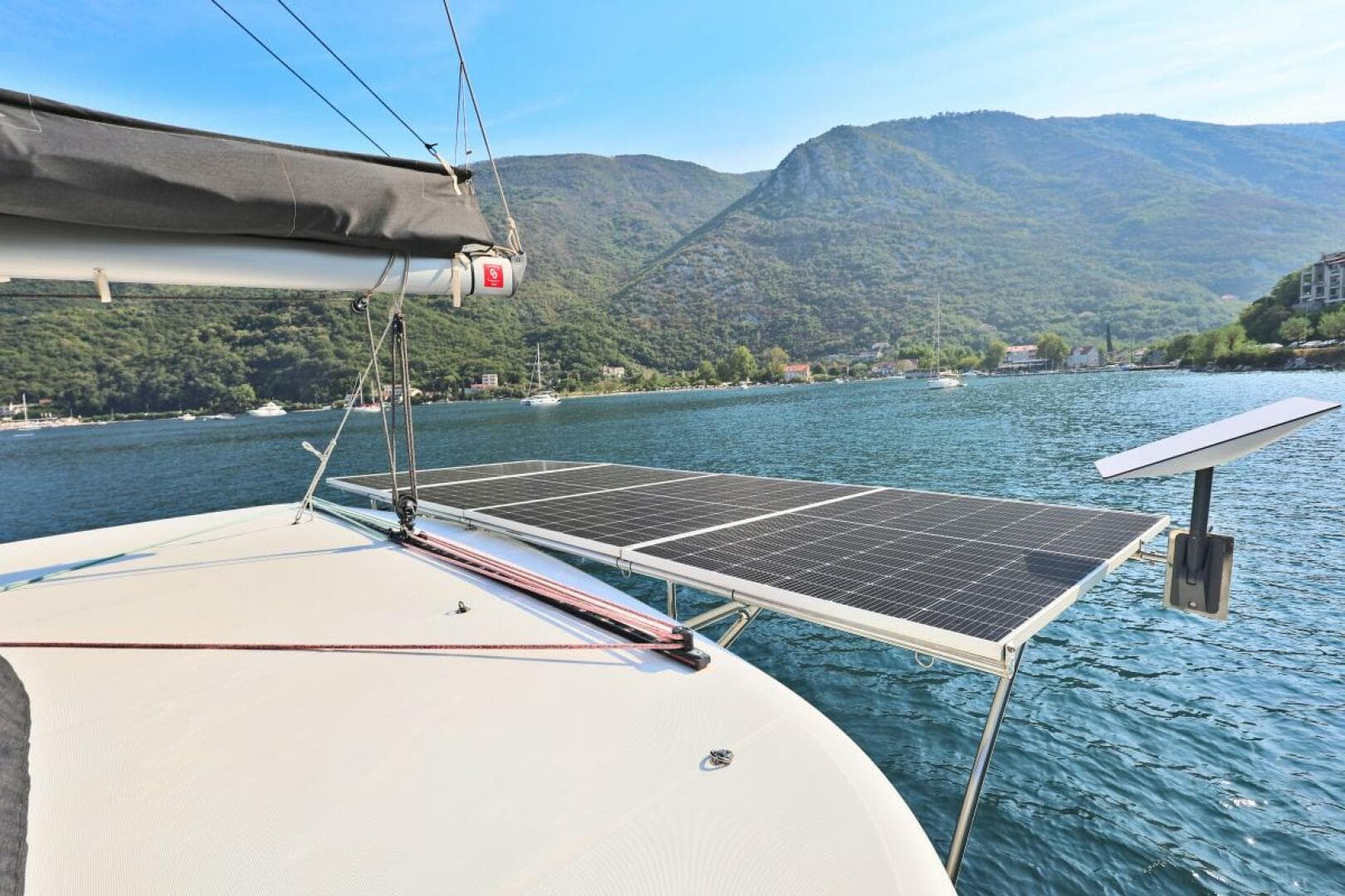 2022-lagoon-42-sail-9525041-20240829062043538-1_XLARGE.jpg