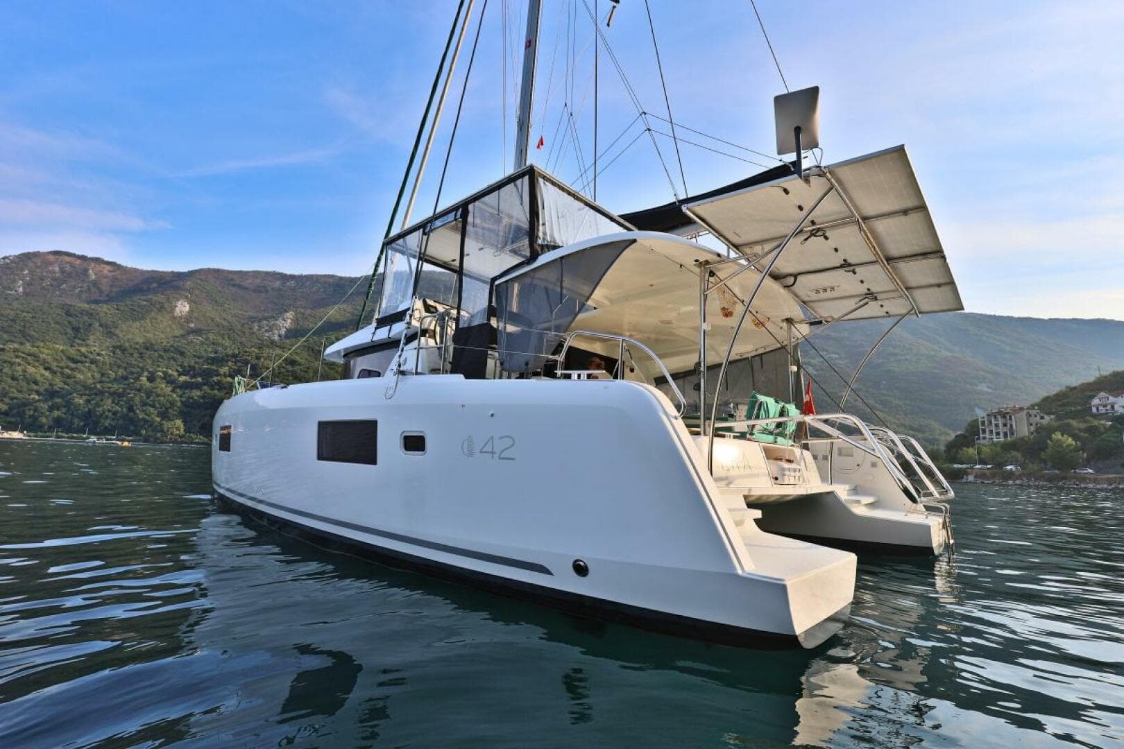 2022-lagoon-42-sail-9525041-20240829062051462-1_XLARGE.jpg