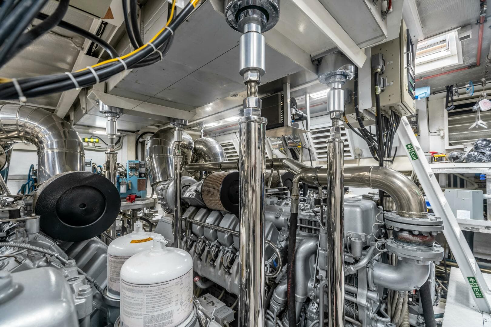 2005 Overmarine Mangusta 108