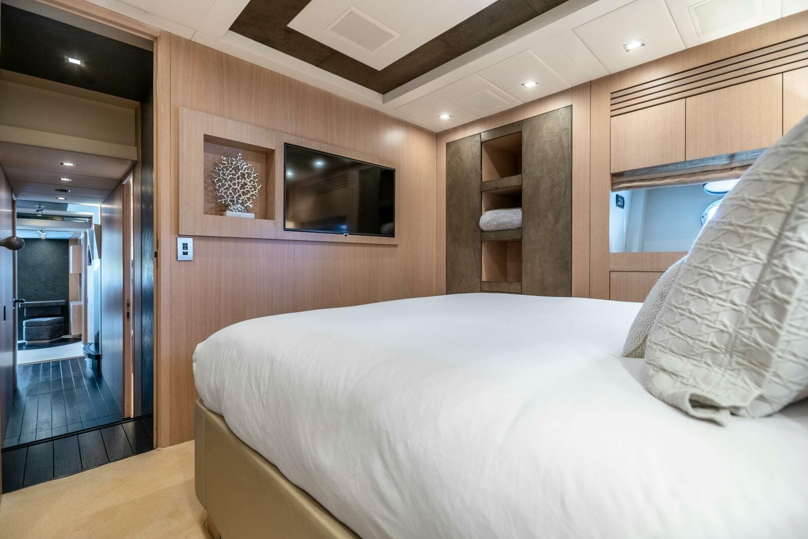 2005 Overmarine Mangusta 108