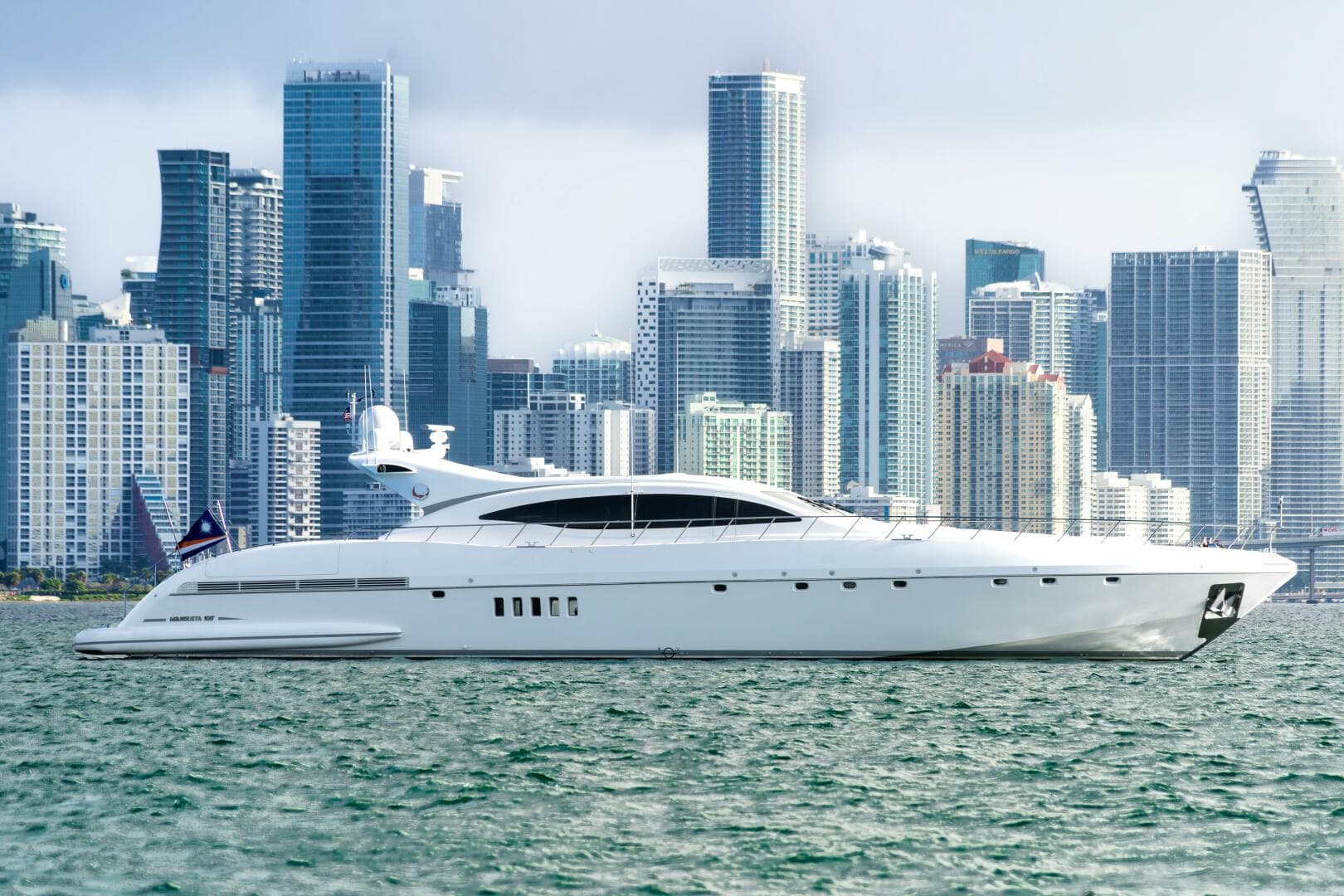 2005 Overmarine Mangusta 108