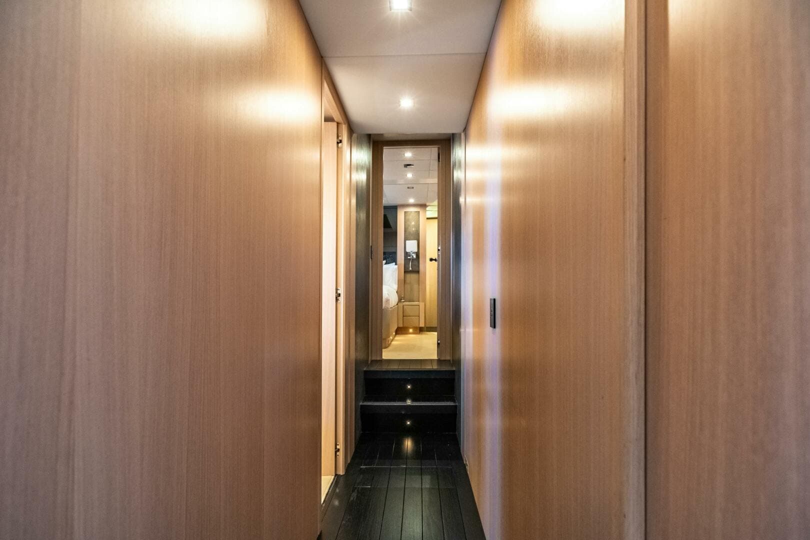 2005 Overmarine Mangusta 108