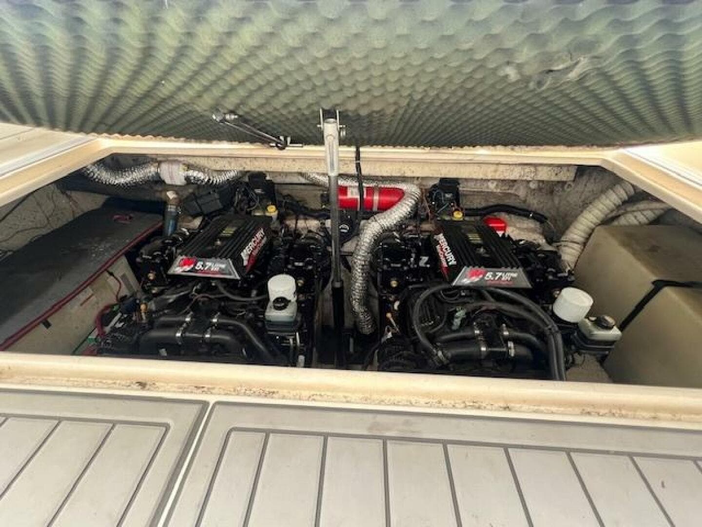 2000 Rinker 342 Fiesta Vee