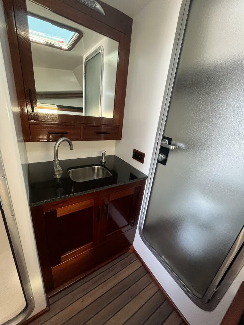 Sink & Mirror to port