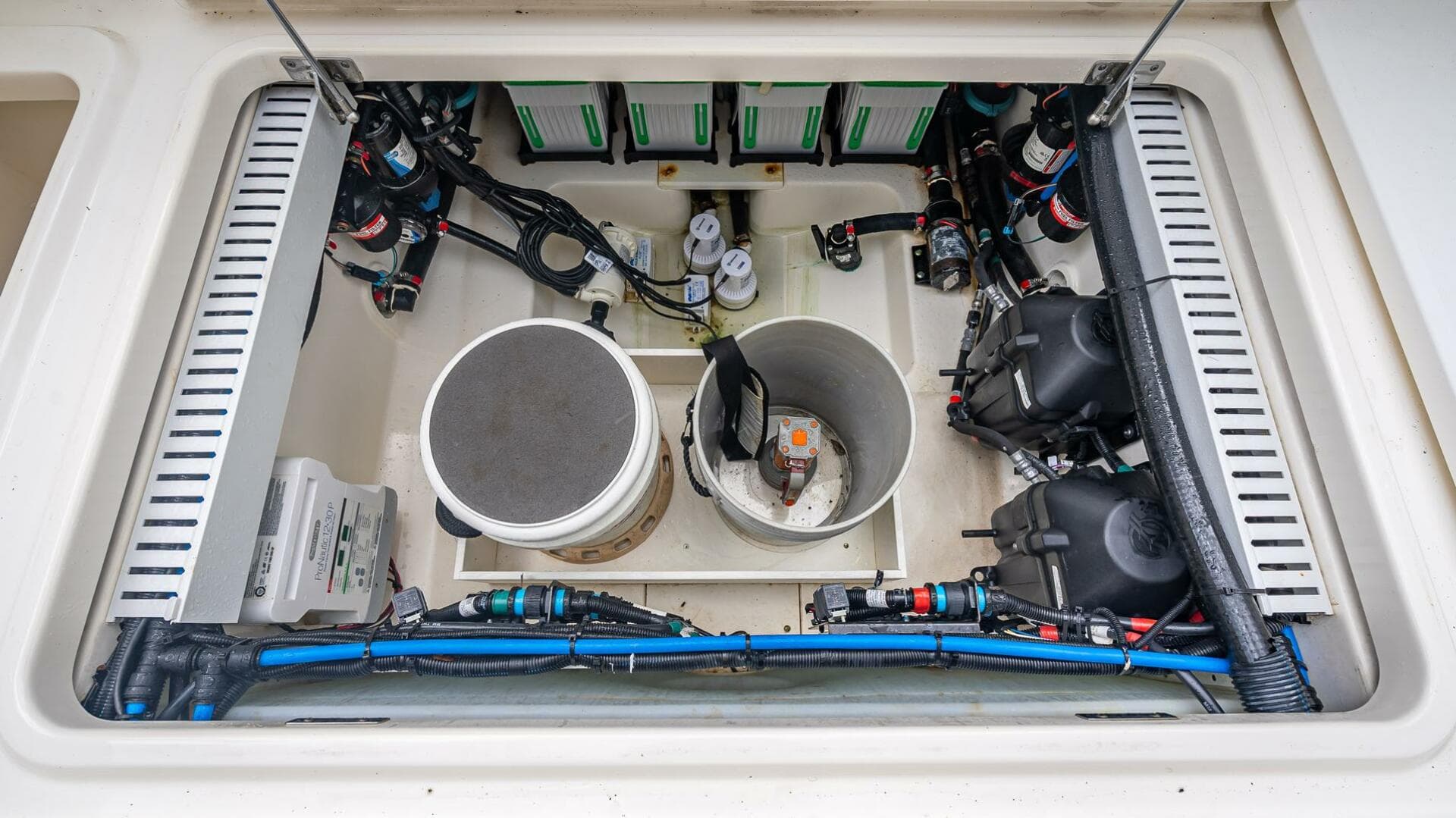 2017 Boston Whaler 330 Outrage