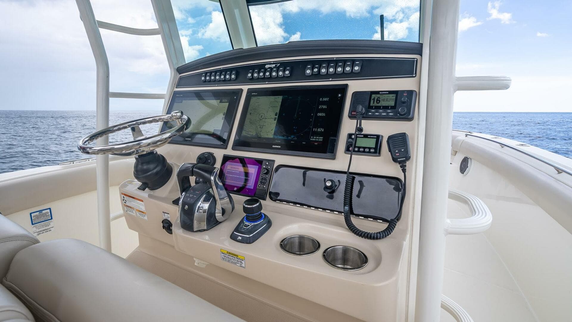 2017 Boston Whaler 330 Outrage