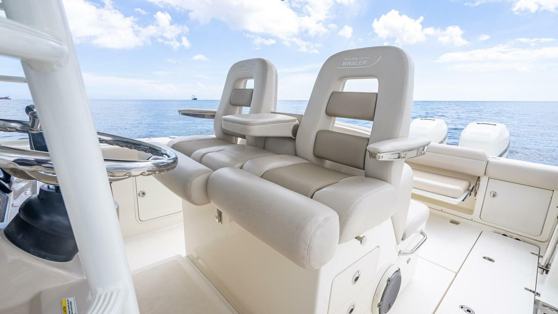 2017 Boston Whaler 330 Outrage