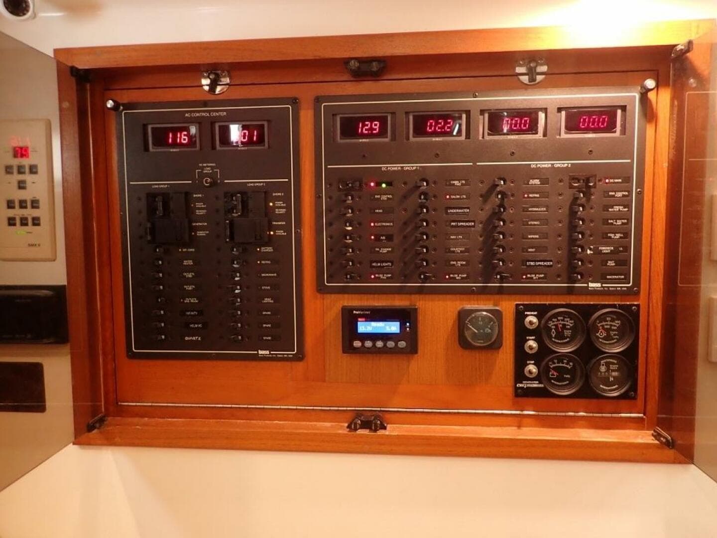 2000 Cabo 35 Express