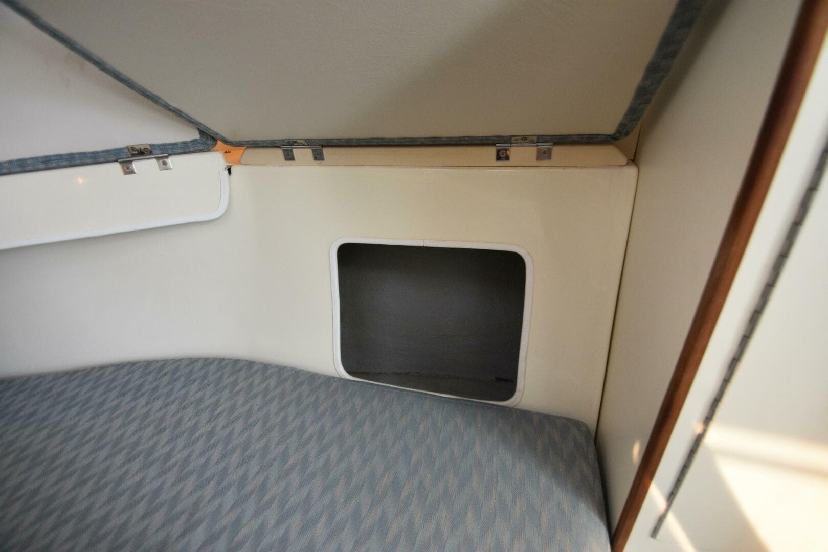 1998 Albin 28 TE Pilothouse