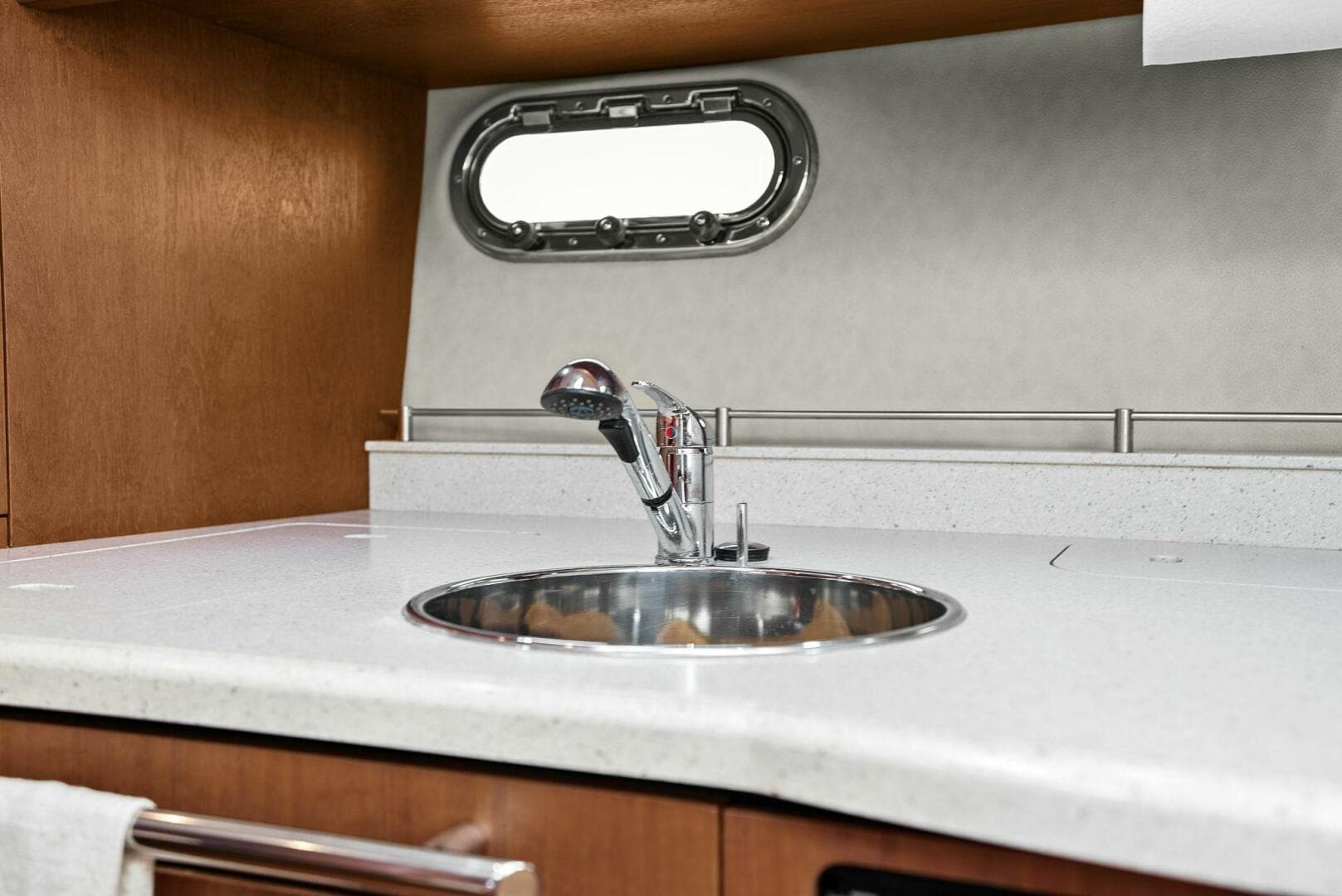 2008 Tiara Yachts 3500 Sovran "Fridge Benefit"