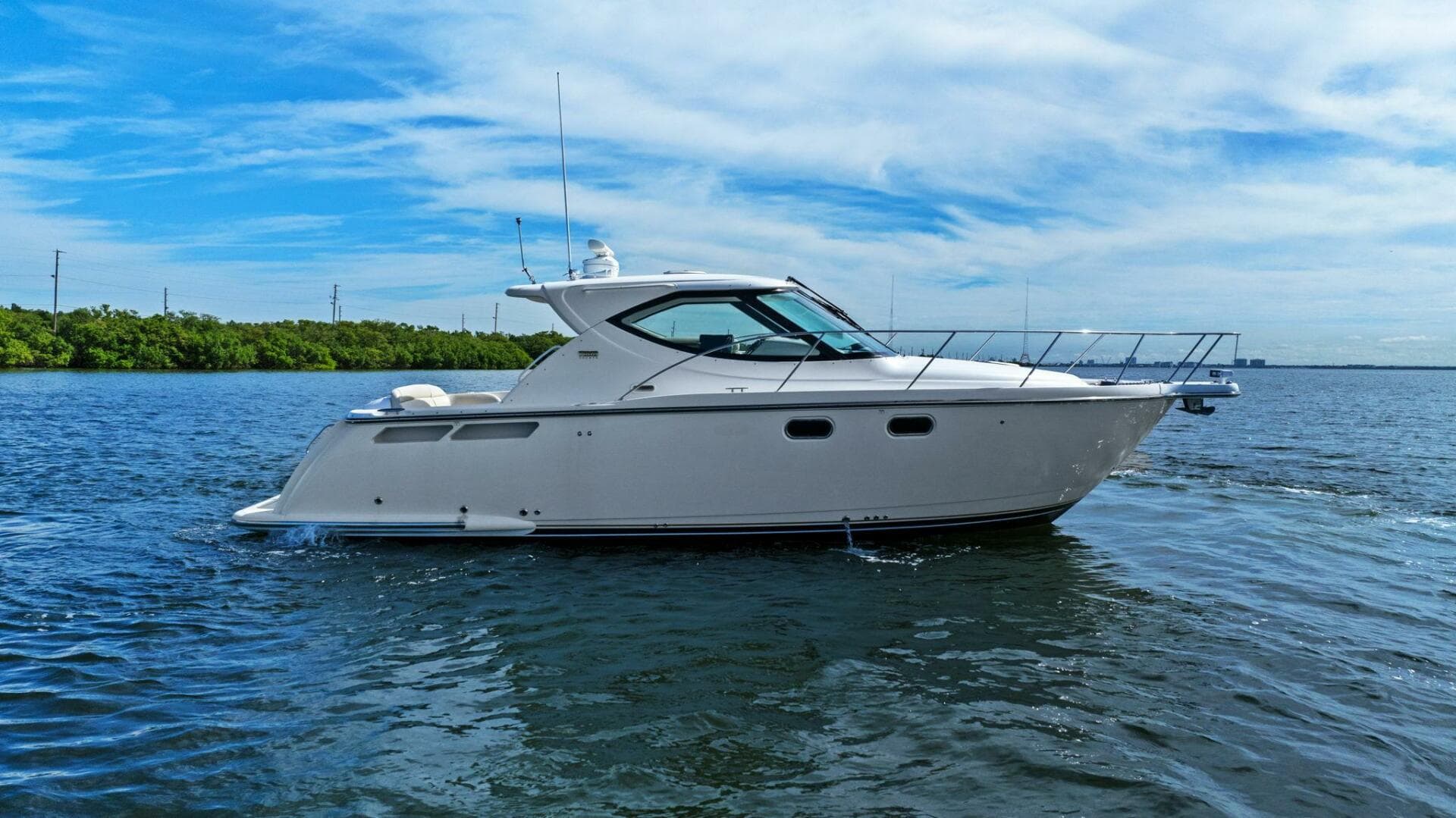 2008 Tiara Yachts 3500 Sovran "Fridge Benefit"