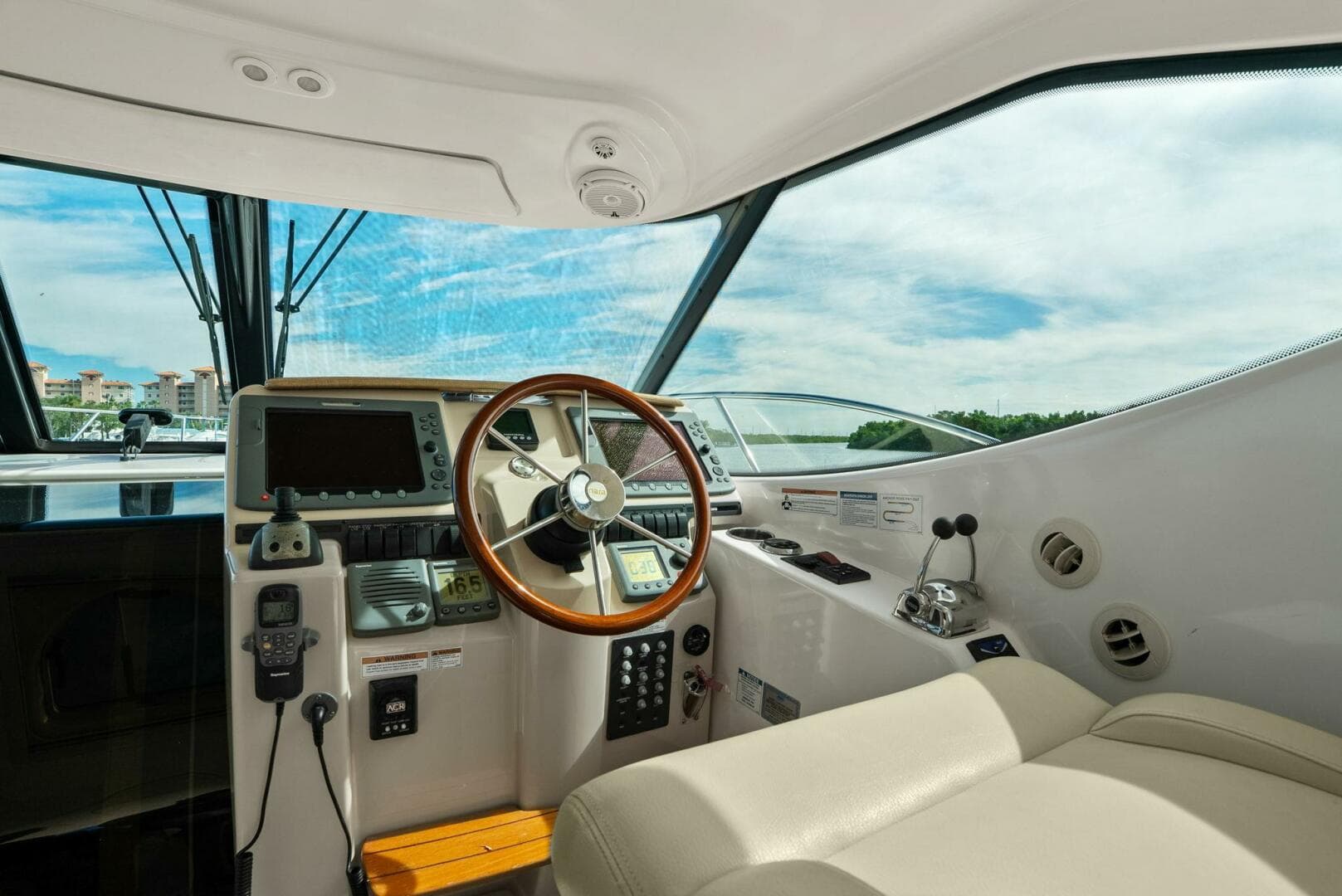 2008 Tiara Yachts 3500 Sovran "Fridge Benefit"