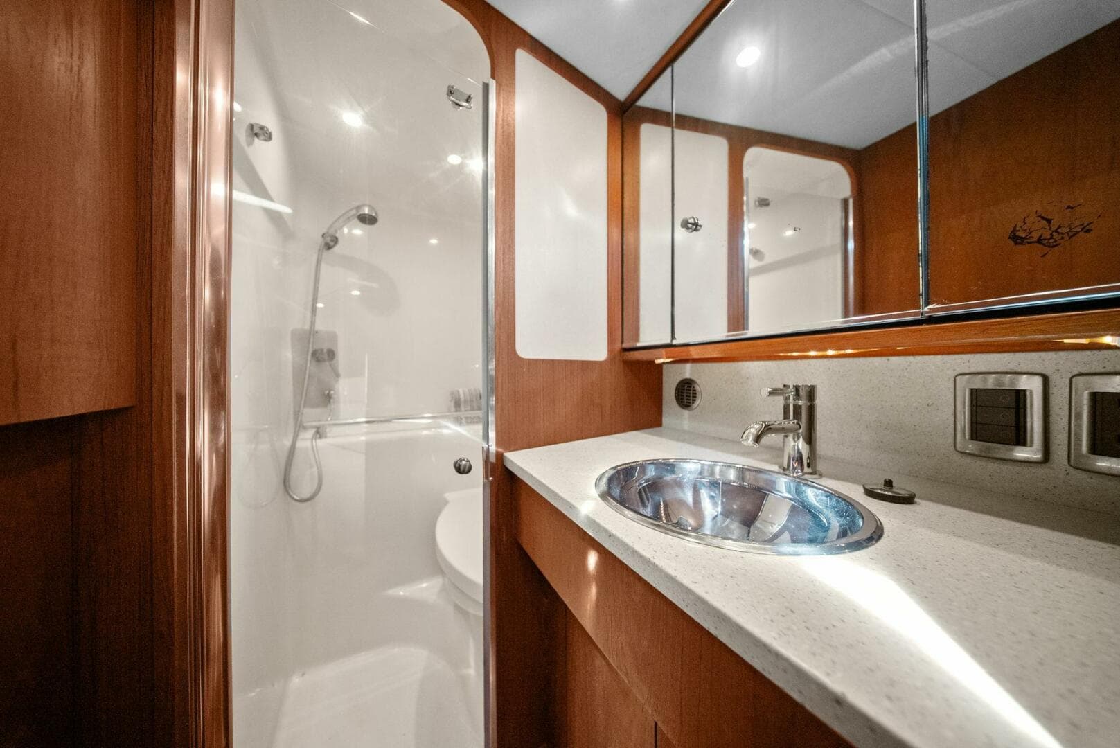 2008 Tiara Yachts 3500 Sovran "Fridge Benefit"