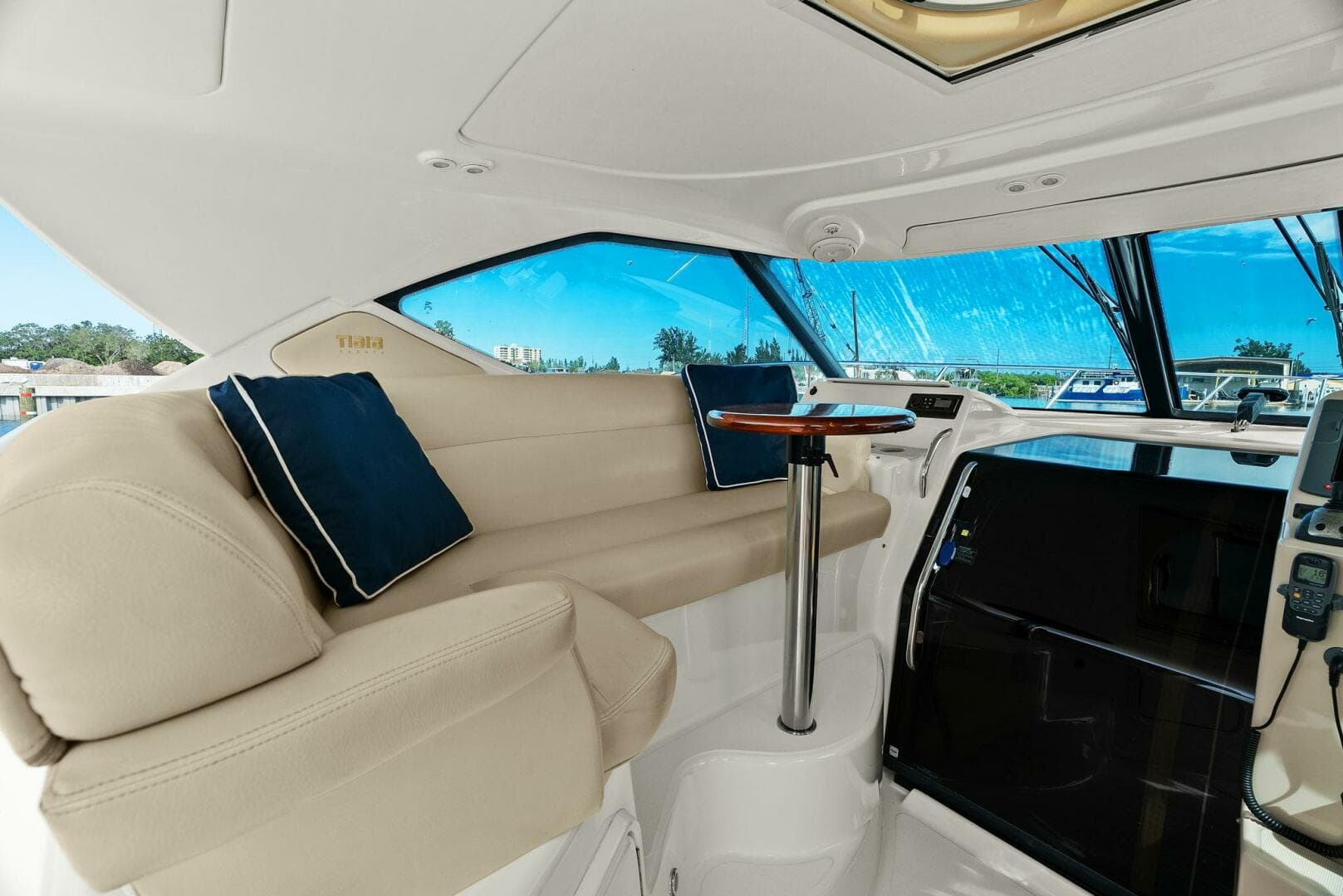 2008 Tiara Yachts 3500 Sovran "Fridge Benefit"