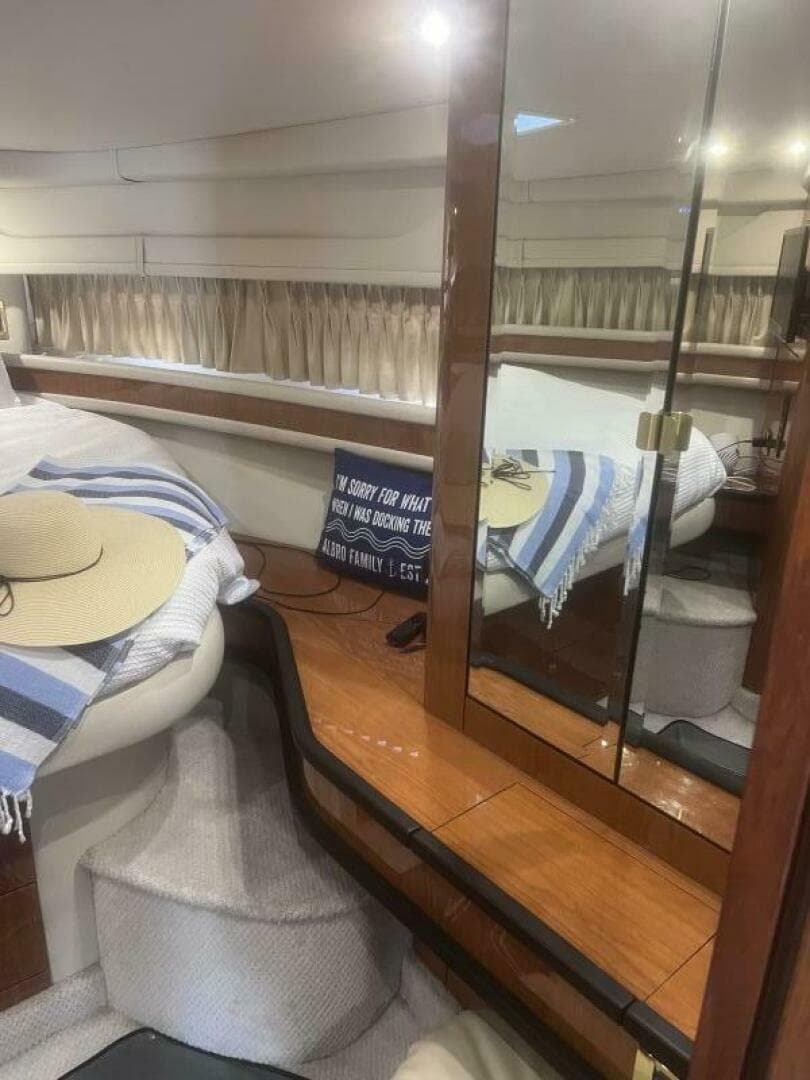 Hanging Locker W Mirror 2