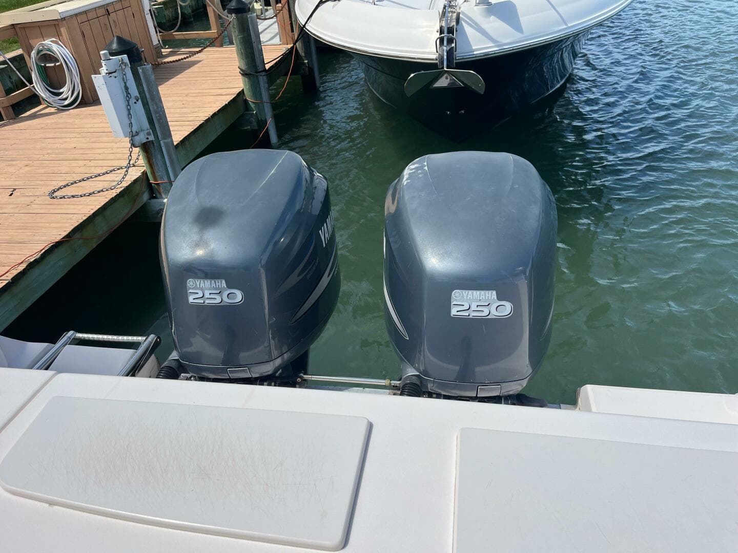 2007 Grady-White 306 Bimini