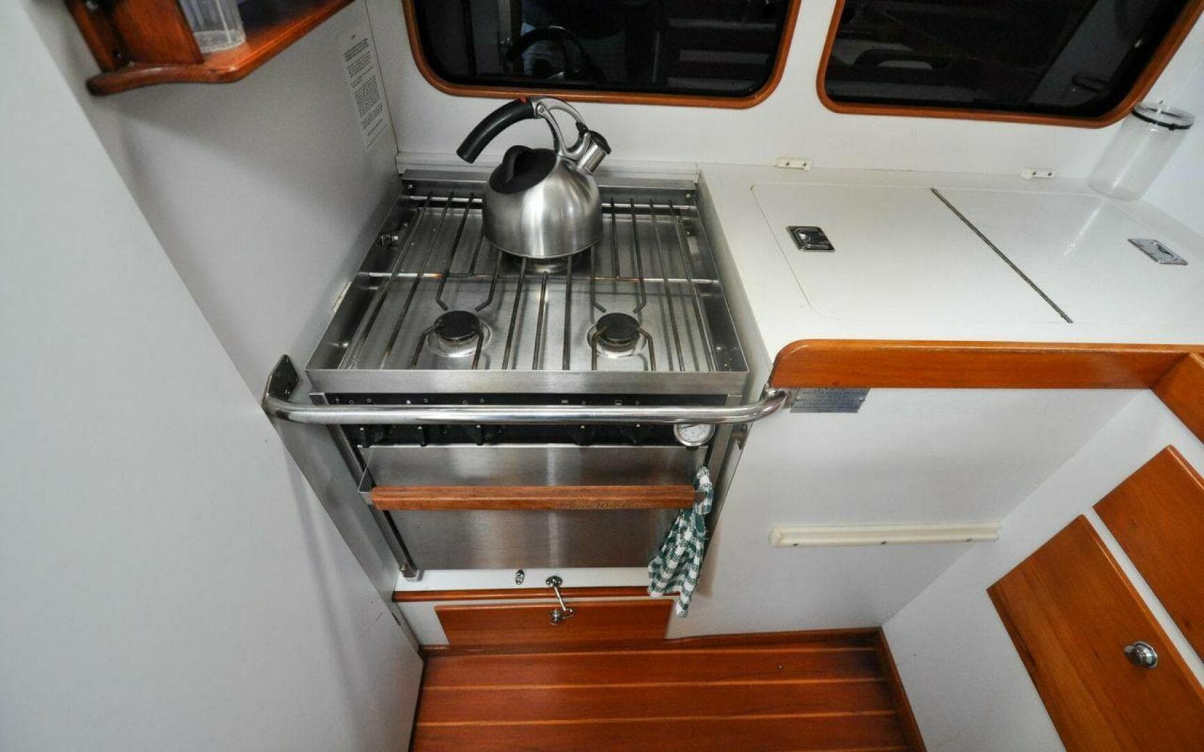 J/42 - Canty - Galley - Stove