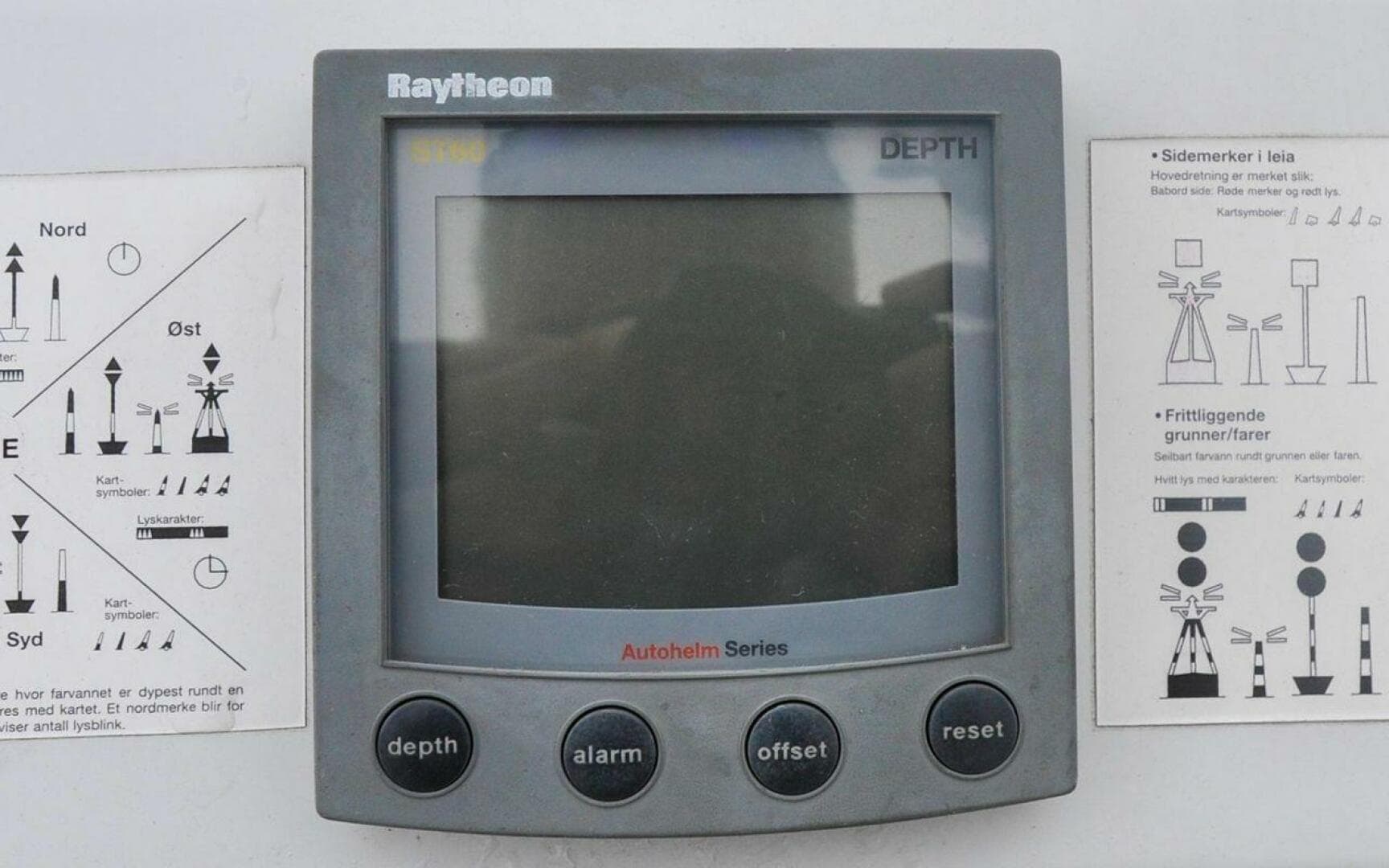 J/42 - Canty - Cockpit - Depth Display