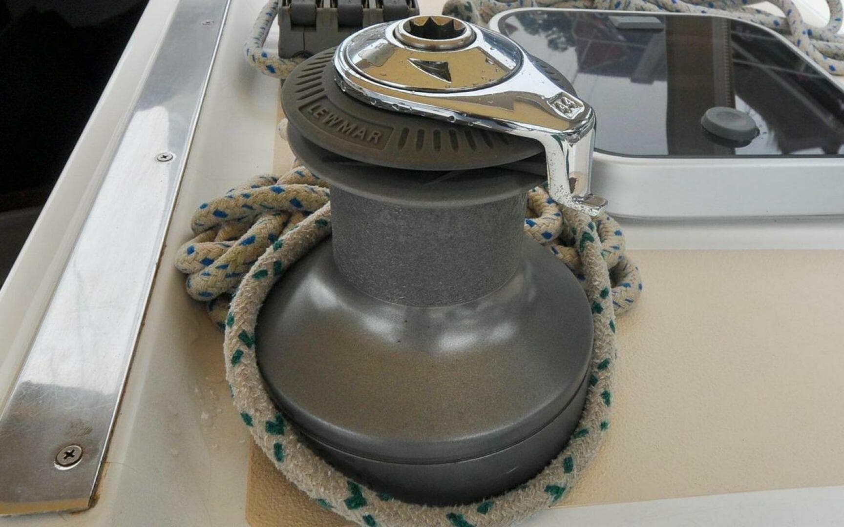 J/42 - Canty - Cockpit - Winch